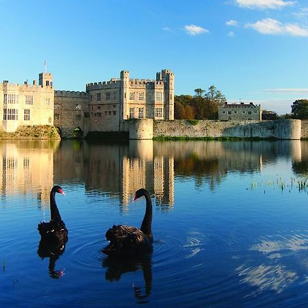 Leeds Castle Stable Courtyard Bed And Breakfast Maidstone Exterior photo