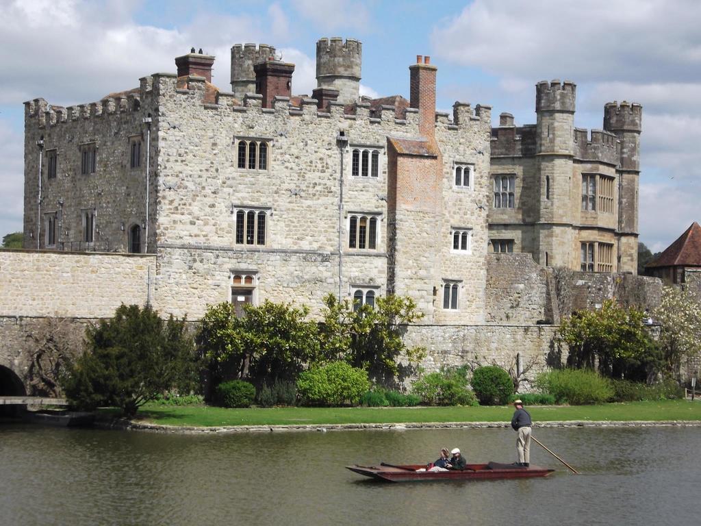 Leeds Castle Stable Courtyard Bed And Breakfast Maidstone Exterior photo